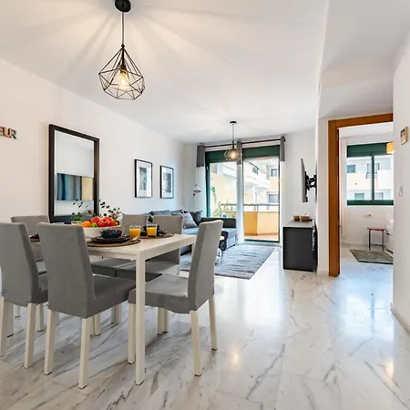 Coastal Comfort 2 Bed, Parking Pool And Terrace Apartment Benalmadena
