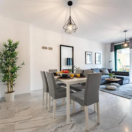 Coastal Comfort 2 Bed, Parking Pool And Terrace *